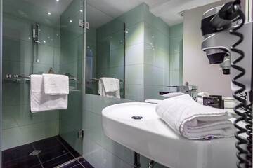Фото номера Двухместный номер Делюкс с 1 кроватью Отель Plaza V Executive Hotel г. Тыргу-Муреш 15