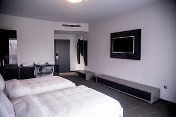 Фото номера Улучшенный двухместный номер с 2 отдельными кроватями Отель Hotel Tempo г. Тыргу-Муреш 4