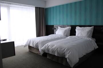 Фото номера Улучшенный двухместный номер с 2 отдельными кроватями Отель Hotel Tempo г. Тыргу-Муреш 2