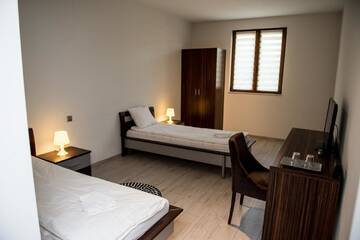Фото номера Двухместный номер с 2 отдельными кроватями Гостевой дом Luxe Stay г. Тыргу-Муреш 6