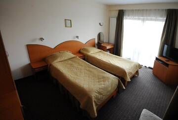 Фото номера Двухместный номер с 2 отдельными кроватями Отель Hotel Everest г. Тыргу-Муреш 4
