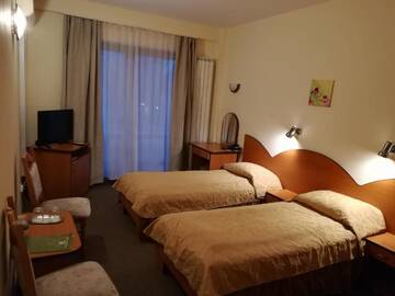 Фото номера Двухместный номер с 2 отдельными кроватями Отель Hotel Everest г. Тыргу-Муреш 16