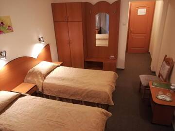 Фото номера Двухместный номер с 2 отдельными кроватями Отель Hotel Everest г. Тыргу-Муреш 17