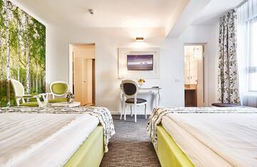 Фото номера Family Room Deluxe Отель Continental Forum Tirgu Mures г. Тыргу-Муреш 3